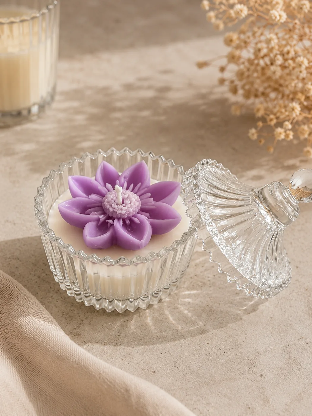 Bougie florale en pot de cristal